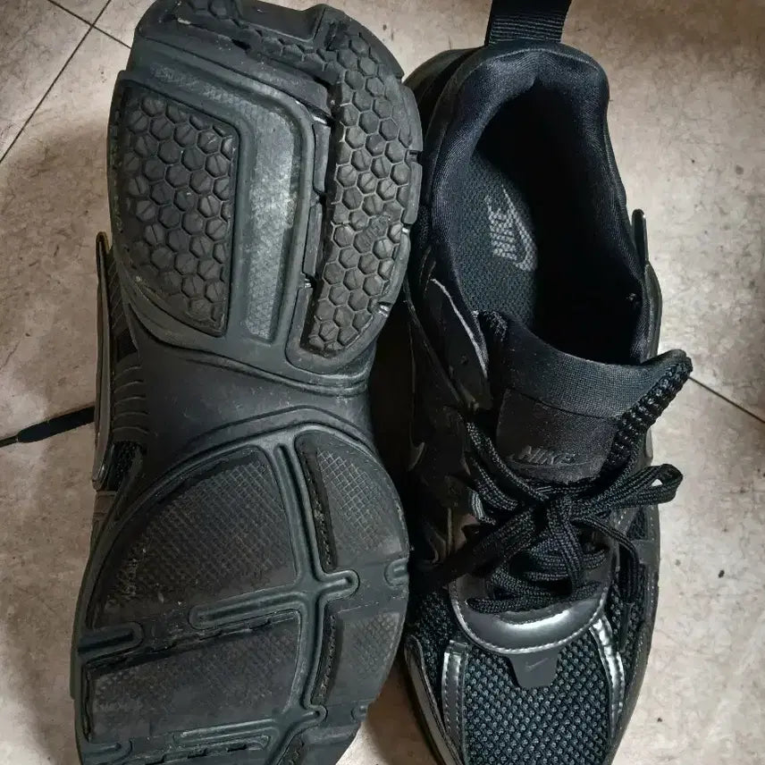 [BUNJANG] Nike All Black Hiking Shoes / 나이키 올블랙 운동화