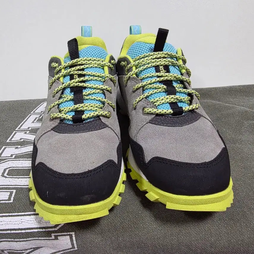[BUNJANG] Timberland Garrison Trail Low Waterproof Hiking Shoes [240mm] / 팀버랜드 트레킹화 [240mm]