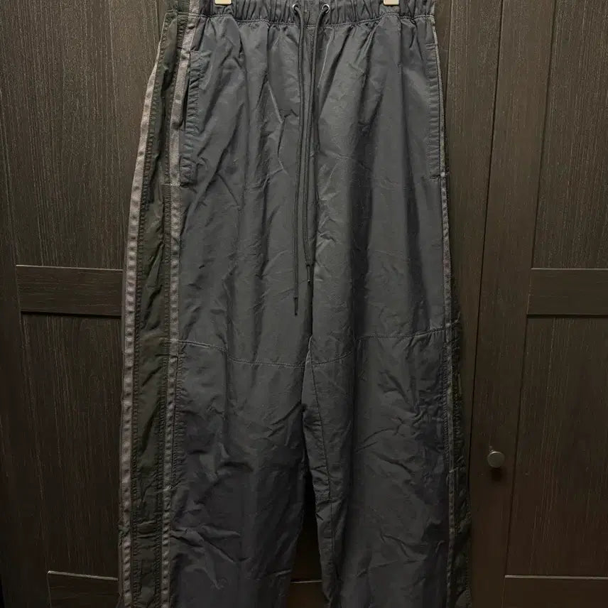 [SOLD OUT] 폴리테루 정규 나일론 트랙 팬츠 다크네이비 2
