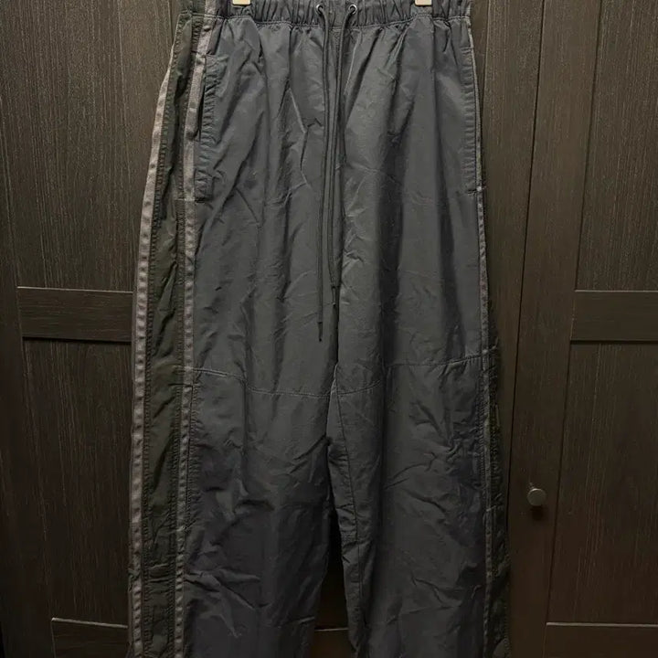 [SOLD OUT] 폴리테루 정규 나일론 트랙 팬츠 다크네이비 2