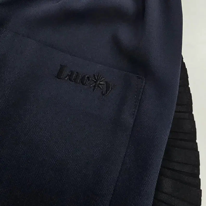 [BUNJANG] Lucky Chouette Embellished Navy Jogger Pants / 럭키슈에뜨팬츠 장식 배기핏 조거 팬츠