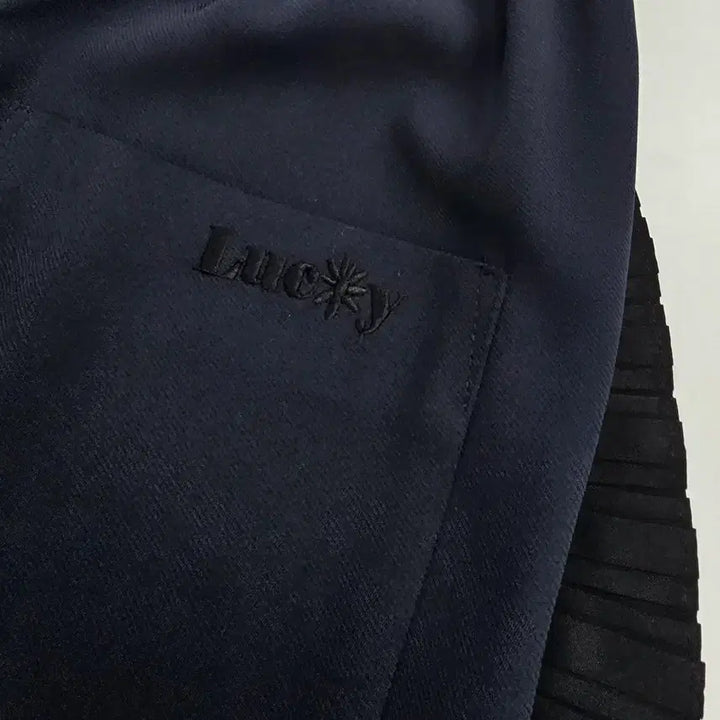 [BUNJANG] Lucky Chouette Embellished Navy Jogger Pants / 럭키슈에뜨팬츠 장식 배기핏 조거 팬츠