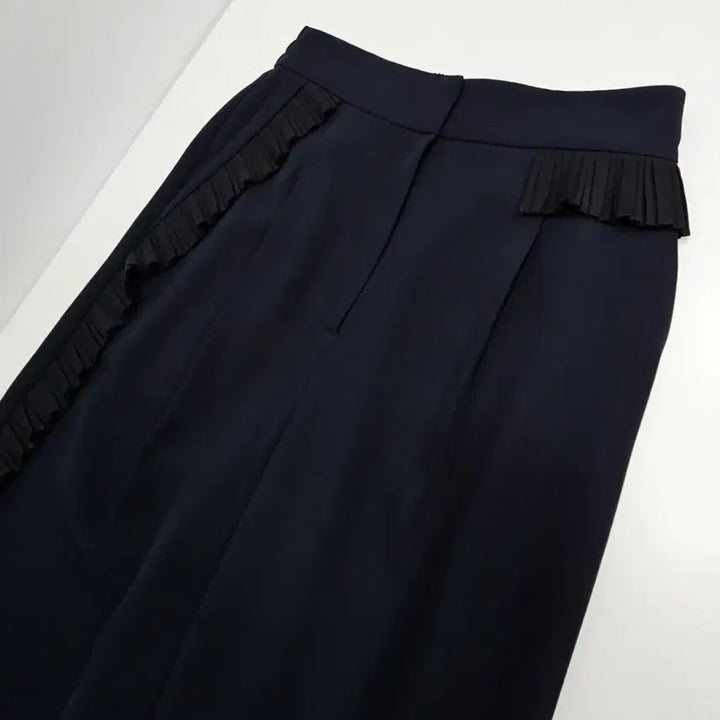 [BUNJANG] Lucky Chouette Embellished Navy Jogger Pants / 럭키슈에뜨팬츠 장식 배기핏 조거 팬츠