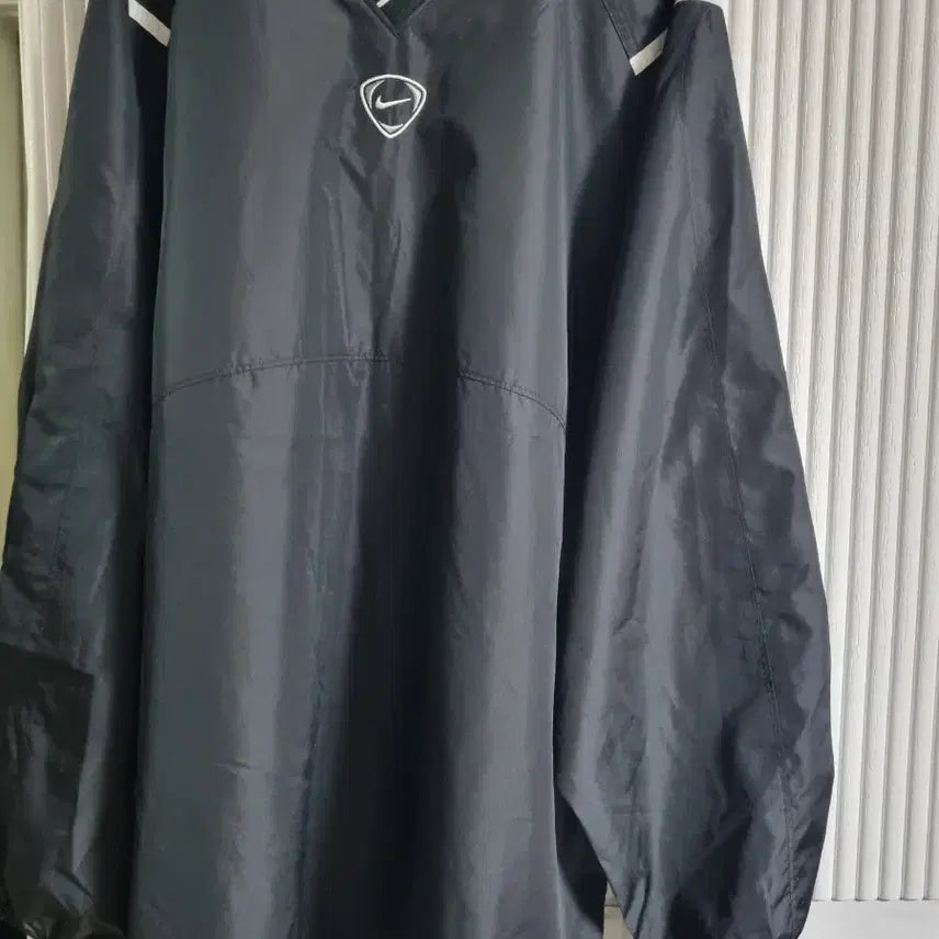 [BUNJANG] Nike Black Windbreaker V-neck Size 110 / 나이키 블랙 바람막이 V넥  사이즈110