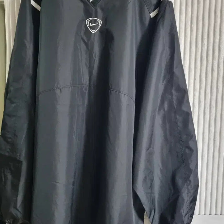 [BUNJANG] Nike Black Windbreaker V-neck Size 110 / 나이키 블랙 바람막이 V넥  사이즈110