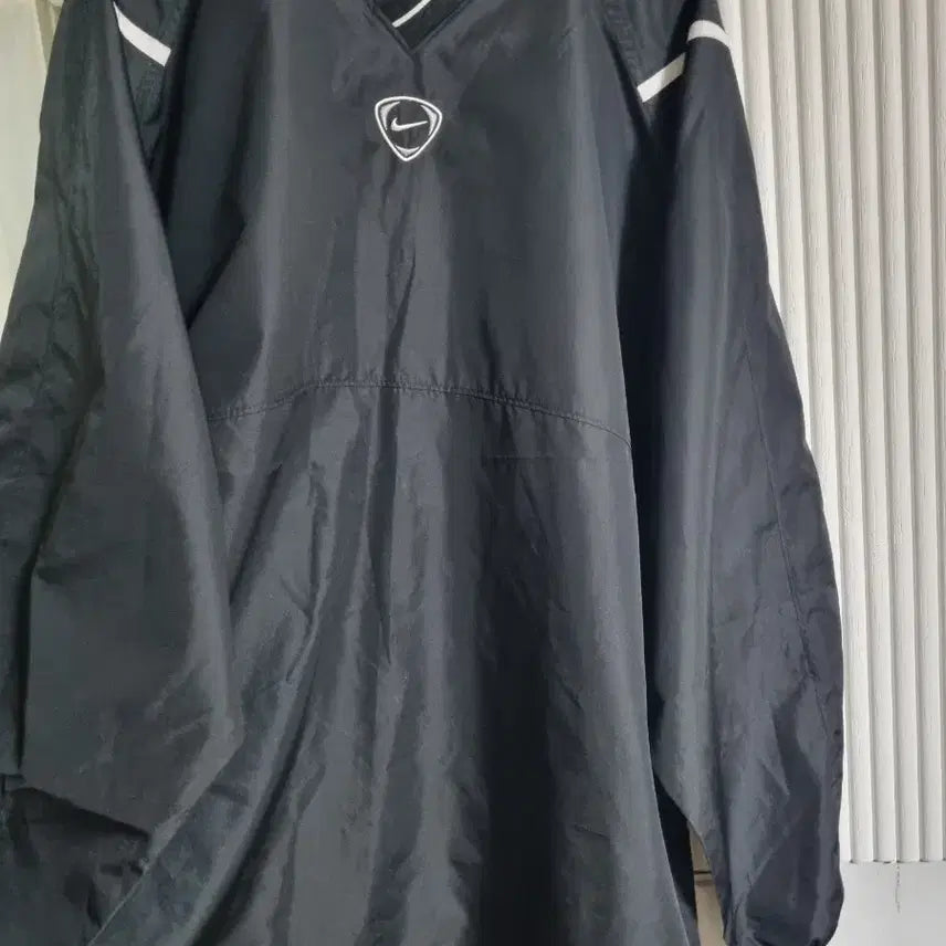 [BUNJANG] Nike Black Windbreaker V-neck Size 110 / 나이키 블랙 바람막이 V넥  사이즈110
