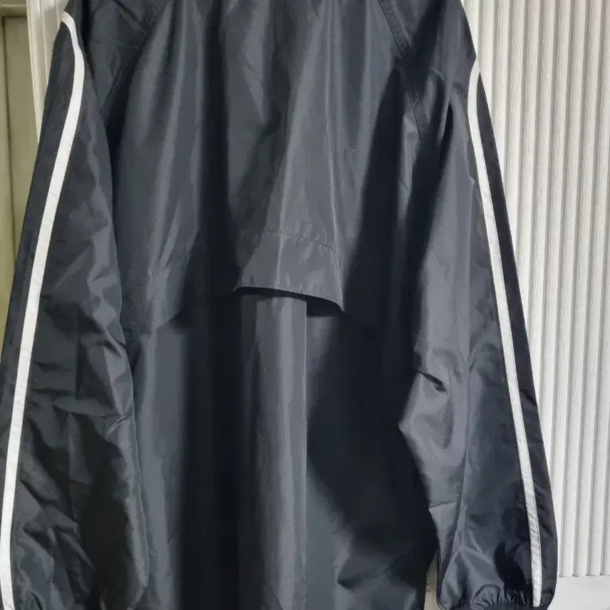 [BUNJANG] Nike Black Windbreaker V-neck Size 110 / 나이키 블랙 바람막이 V넥  사이즈110