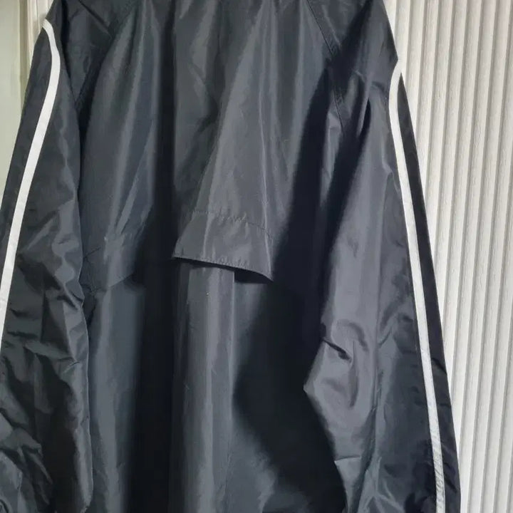 [BUNJANG] Nike Black Windbreaker V-neck Size 110 / 나이키 블랙 바람막이 V넥  사이즈110