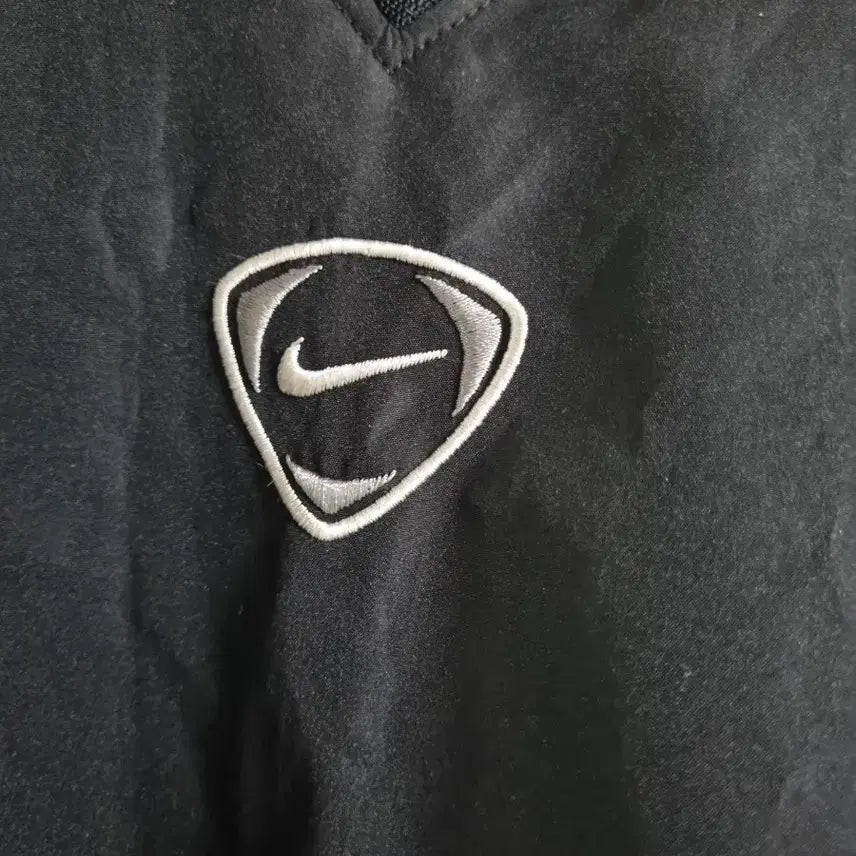 [BUNJANG] Nike Black Windbreaker V-neck Size 110 / 나이키 블랙 바람막이 V넥  사이즈110