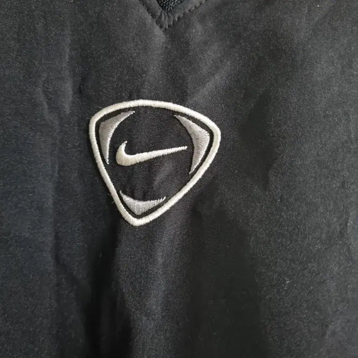[BUNJANG] Nike Black Windbreaker V-neck Size 110 / 나이키 블랙 바람막이 V넥  사이즈110