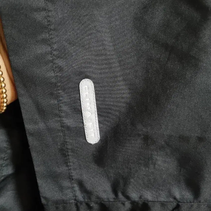 [BUNJANG] Nike Black Windbreaker V-neck Size 110 / 나이키 블랙 바람막이 V넥  사이즈110