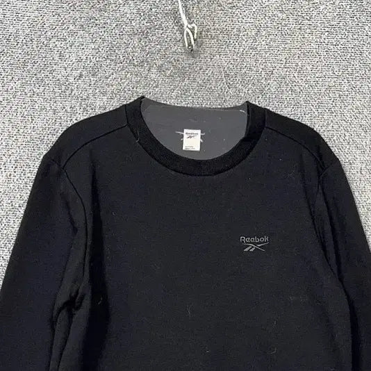 [BUNJANG] Reebok Black Sweatshirt (Size S) / 리복 블랙 맨투맨 S