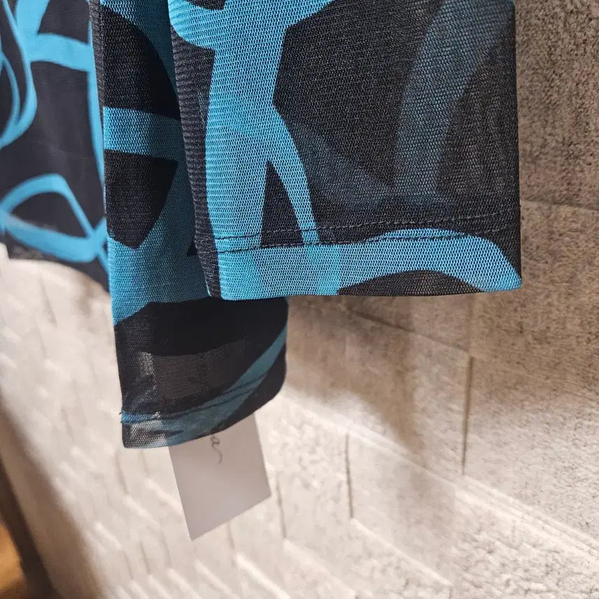 [SOLD OUT] 딱이다 COMPAGNA 블랙/블루 패턴 시스루 폴라티