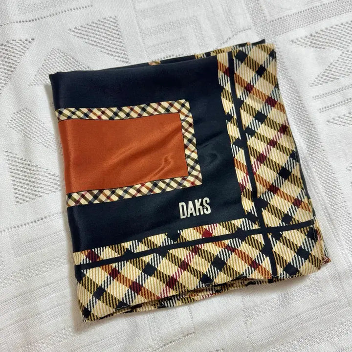 [BUNJANG] Daks Silk Scarf / 닥스 사각 실크 블랙/브라운 스카프