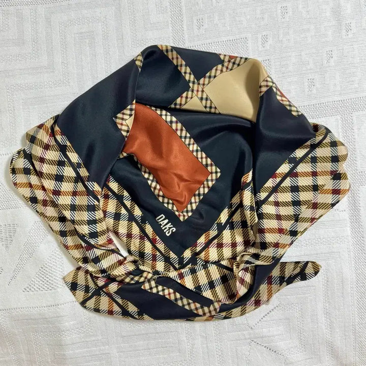 [BUNJANG] Daks Silk Scarf / 닥스 사각 실크 블랙/브라운 스카프