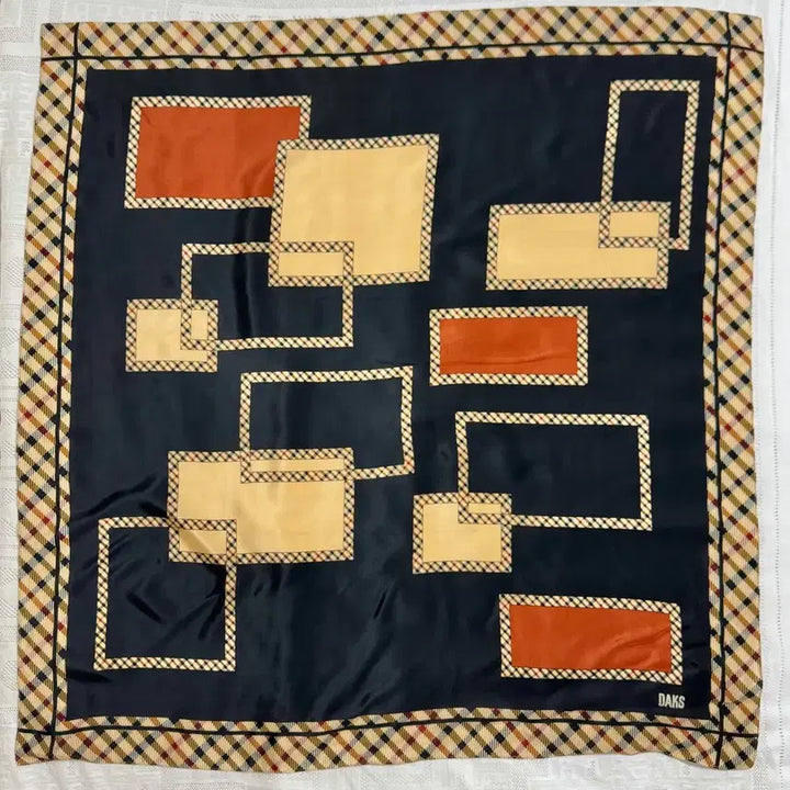 [BUNJANG] Daks Silk Scarf / 닥스 사각 실크 블랙/브라운 스카프