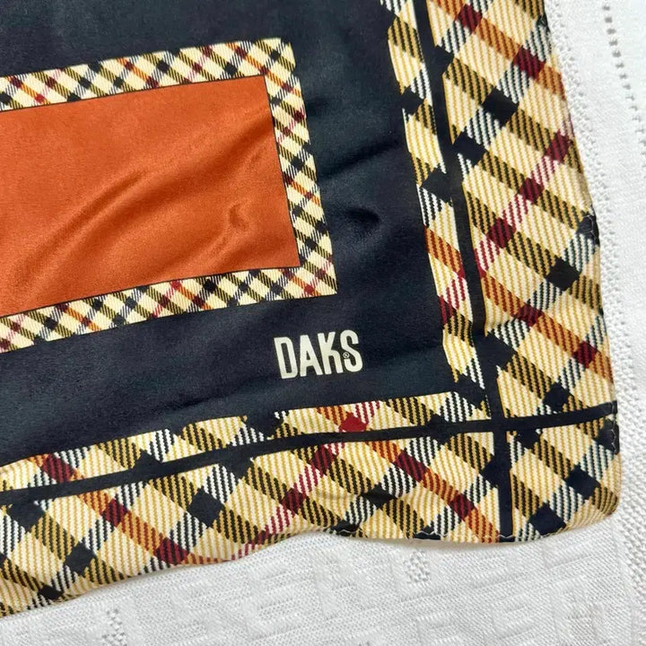 [BUNJANG] Daks Silk Scarf / 닥스 사각 실크 블랙/브라운 스카프