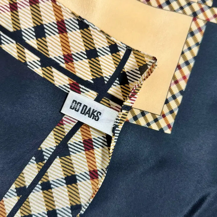[BUNJANG] Daks Silk Scarf / 닥스 사각 실크 블랙/브라운 스카프
