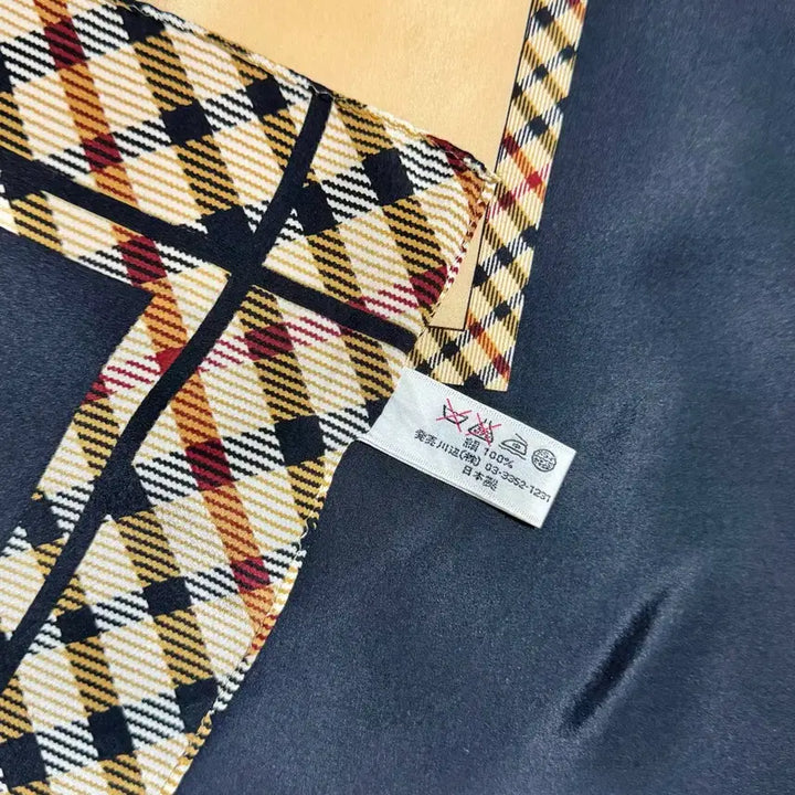 [BUNJANG] Daks Silk Scarf / 닥스 사각 실크 블랙/브라운 스카프