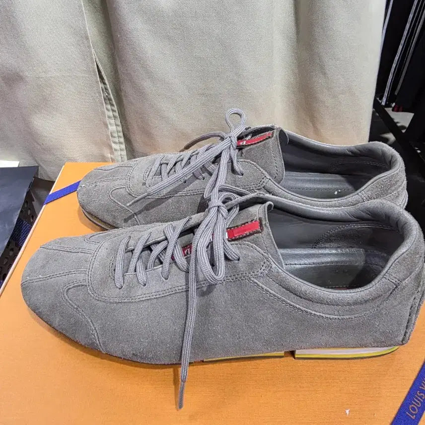 [BUNJANG] Prada Suede Sneakers / 프라다 스웨이드 스니커즈