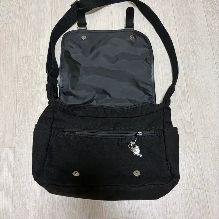 [BUNJANG] Kirsh Pocket Black Messenger Bag / 키르시 포켓 블랙 메신저백