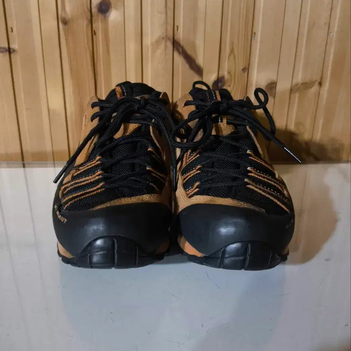 [SOLD OUT] 255mm 마무트 BORAH DLX MS 비브람 로우 등산화