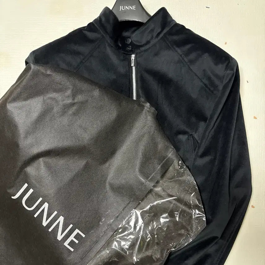 [SOLD OUT] 준느 j38 벨벳 블랙 M