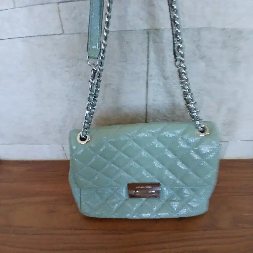 [BUNJANG] Michael Kors Quilted Chain Crossbody Bag / 26-4 마이클코어스 퀼팅 체인 크로스백 민트
