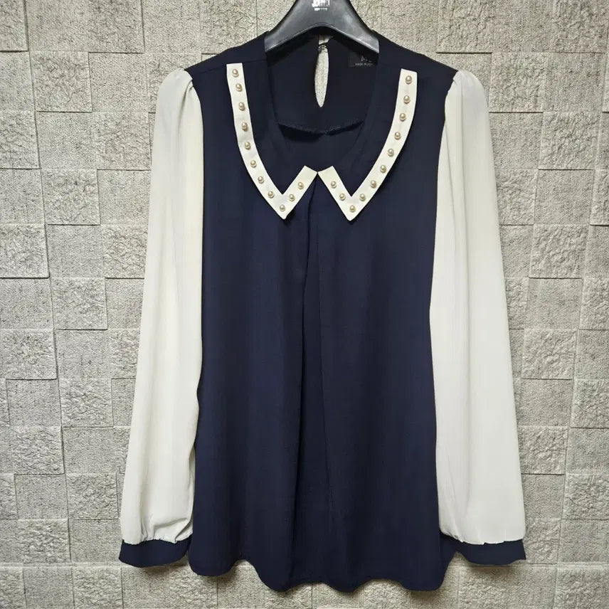 [BUNJANG] MIN Pearl Embellished Navy Blouse / 딱이다 MIN 진주 장식 네이비 배색 블라우스