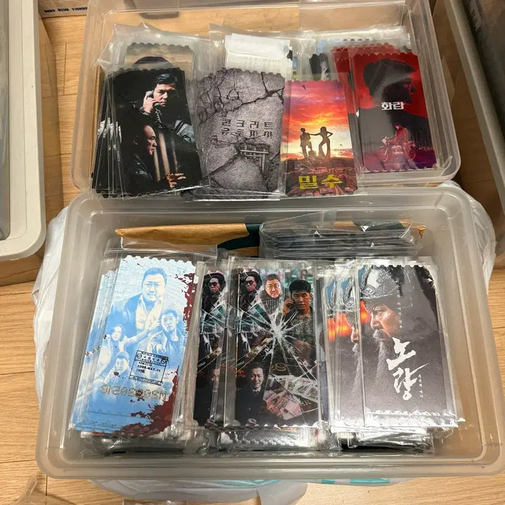 [BUNJANG] Concrete Utopia Movie Merch Bundle / 콘크리트유토피아 4DX포스터 아트카드필름마크 오리지널티켓 이병헌박보영싸인