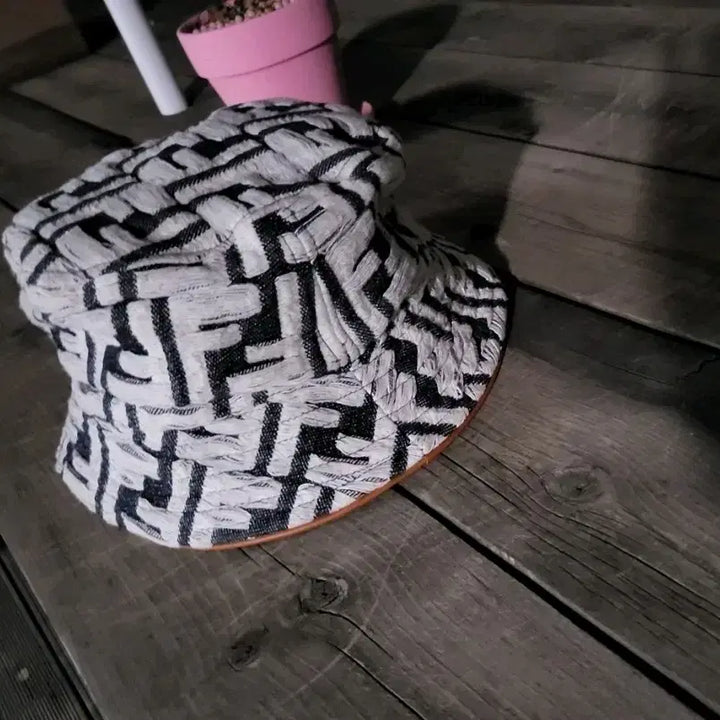[BUNJANG] Fendi Logo Bucket Hat / (정품)남녀공용 펜디  로고 버킷햇 모자 F