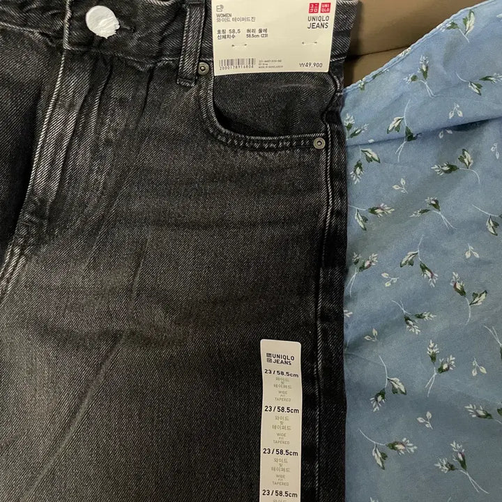 [BUNJANG] Uniqlo Wide Tapered Jeans 23 / 새 상품) 유니클로 와이드 테이퍼드 진 23
