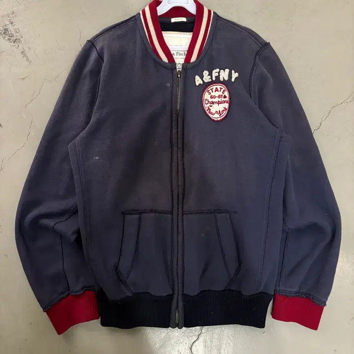 [SOLD OUT] 만원샵 아베크롬비 로고 스웻집업 XL