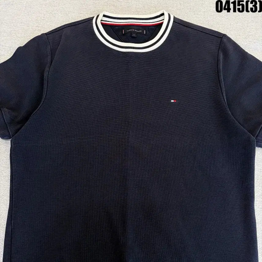 [SOLD OUT] S 타미힐피거 넥라인 포인트 반팔 티셔츠 네이비 0415(3)