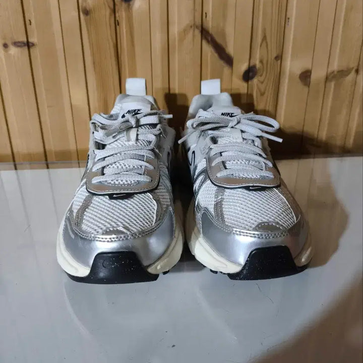 [SOLD OUT] 250mm 나이키 V2K 런 서밋 화이트 운동화