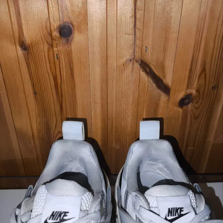[SOLD OUT] 250mm 나이키 V2K 런 서밋 화이트 운동화