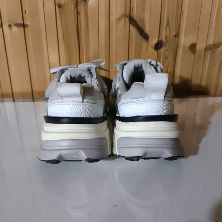 [SOLD OUT] 250mm 나이키 V2K 런 서밋 화이트 운동화