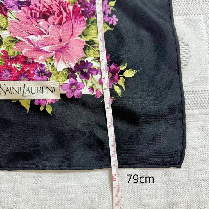[SOLD OUT] YSL 입생로랑 사각 실크 블랙 플라워 스카프