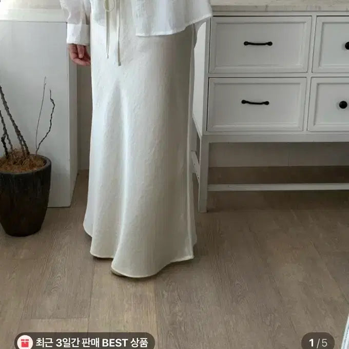 [SOLD OUT] 메리코코 볼트 새틴 맥시 롱스커트 화이트 미착용 새상품