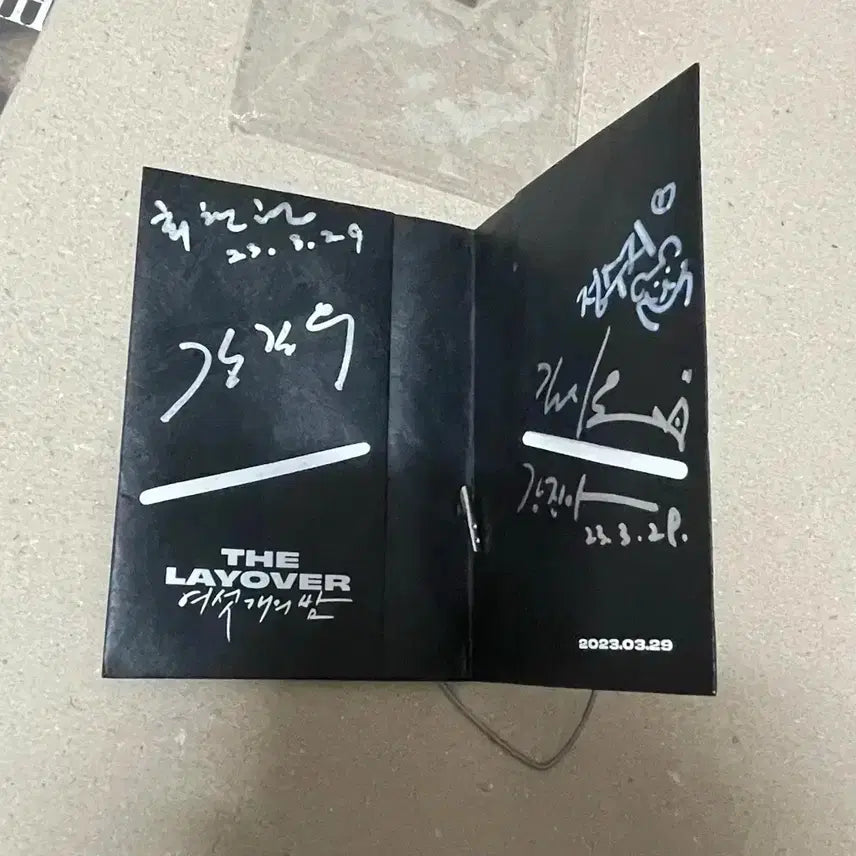[BUNJANG] Six Nights Movie Signed Passport Case and Poster / 여섯개의밤 친필싸인 여권케이스 최창환강길우강진아김시은정수지 사인영화포스터