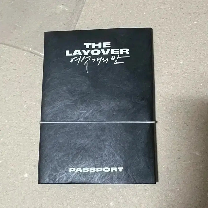 [BUNJANG] Six Nights Movie Signed Passport Case and Poster / 여섯개의밤 친필싸인 여권케이스 최창환강길우강진아김시은정수지 사인영화포스터