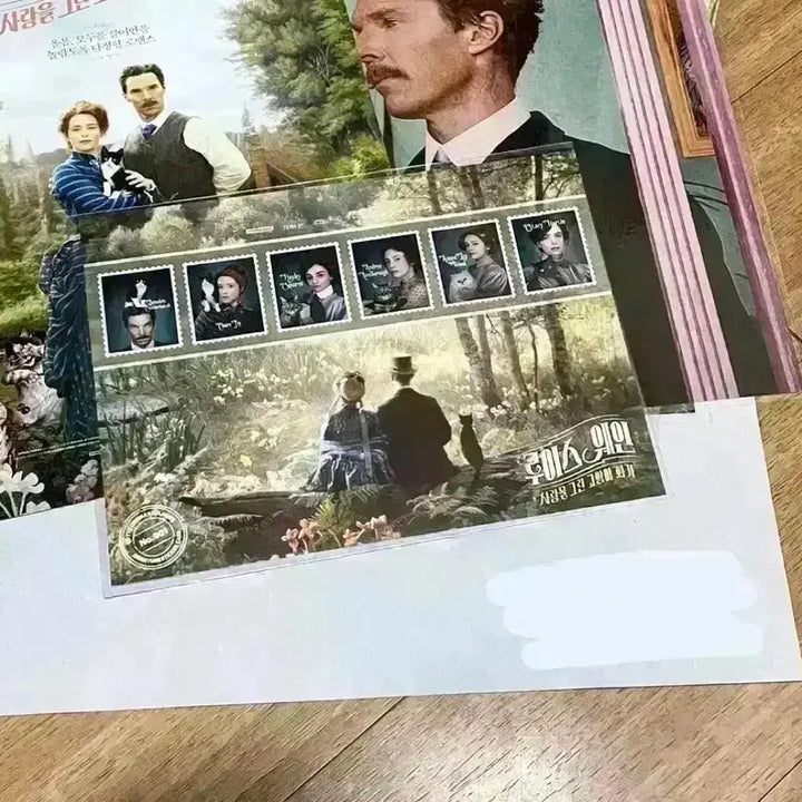 [BUNJANG] Louis Wain Benedict Cumberbatch Movie Goods Bundle / 루이스웨인 포스터 시그니처 스티커 베네딕트컴버배치 영화 뱃지 패키지 굿즈
