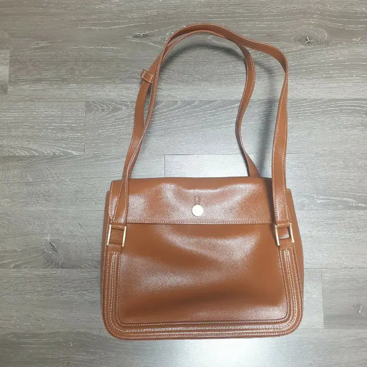 [SOLD OUT] 루에브르 가죽숄더백