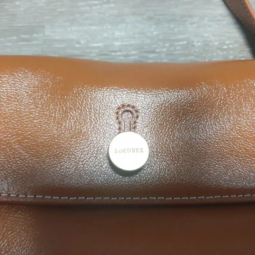 [SOLD OUT] 루에브르 가죽숄더백