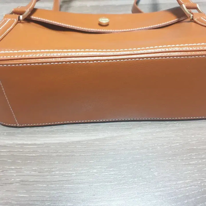 [SOLD OUT] 루에브르 가죽숄더백