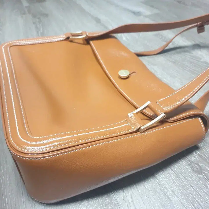 [SOLD OUT] 루에브르 가죽숄더백