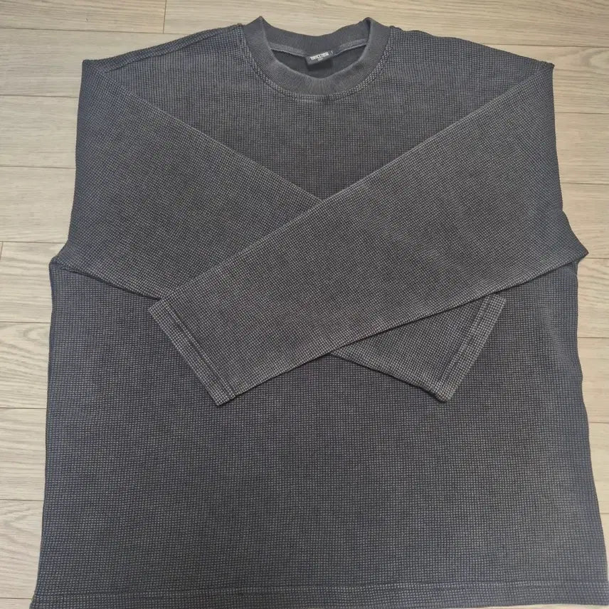 [SOLD OUT] 트릴리온 크롭 와플 롱슬리브 차콜