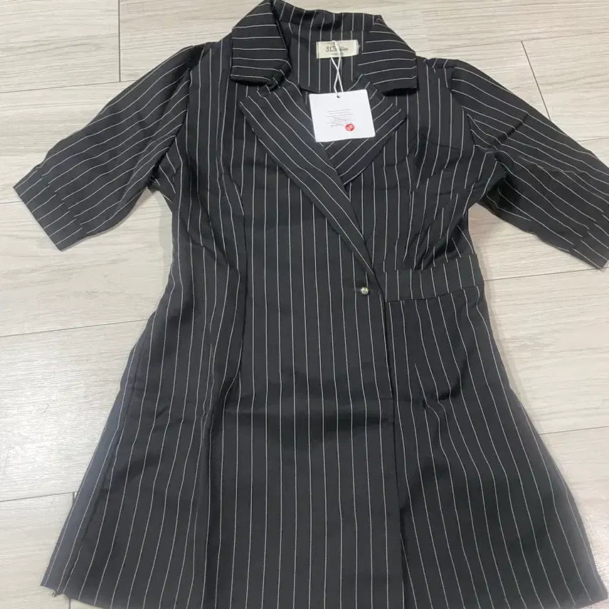 [BUNJANG] Black Striped Jumpsuit - S Size / 스트라이프  원피스  점프수트 블랙s 하객룩 오피스룩 결혼식 모임