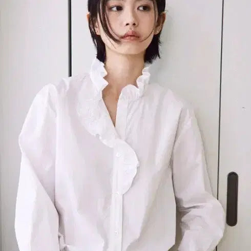 [BUNJANG] The Library of White Cotton Frilled Shirt / 더라이브러리오브 White cotton frilled shirt