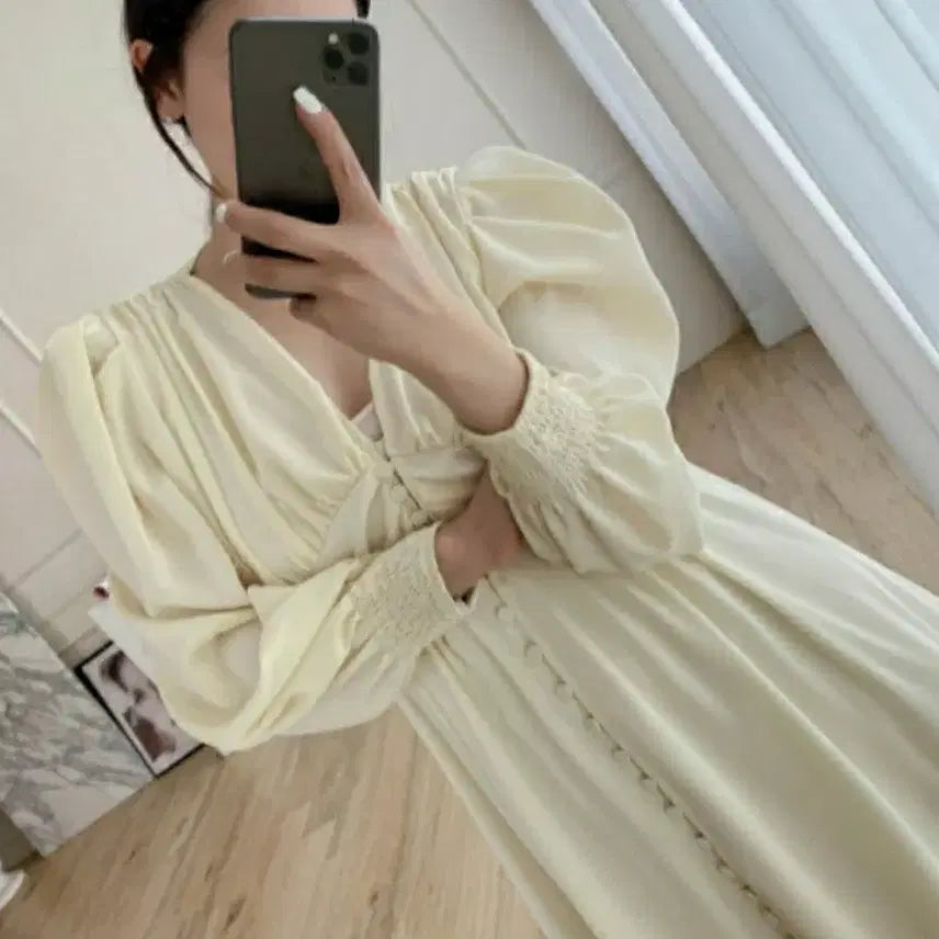 [SOLD OUT] (새옷) 아이보리색 셔링 콩단추 롱원피스 F(44~66)